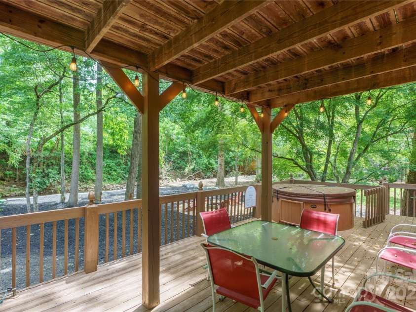 84 Indian Trace, Maggie Valley, NC 28751.  MLS# CAR4272235, YatesRealty ID 21289. Out door porch and deck combination