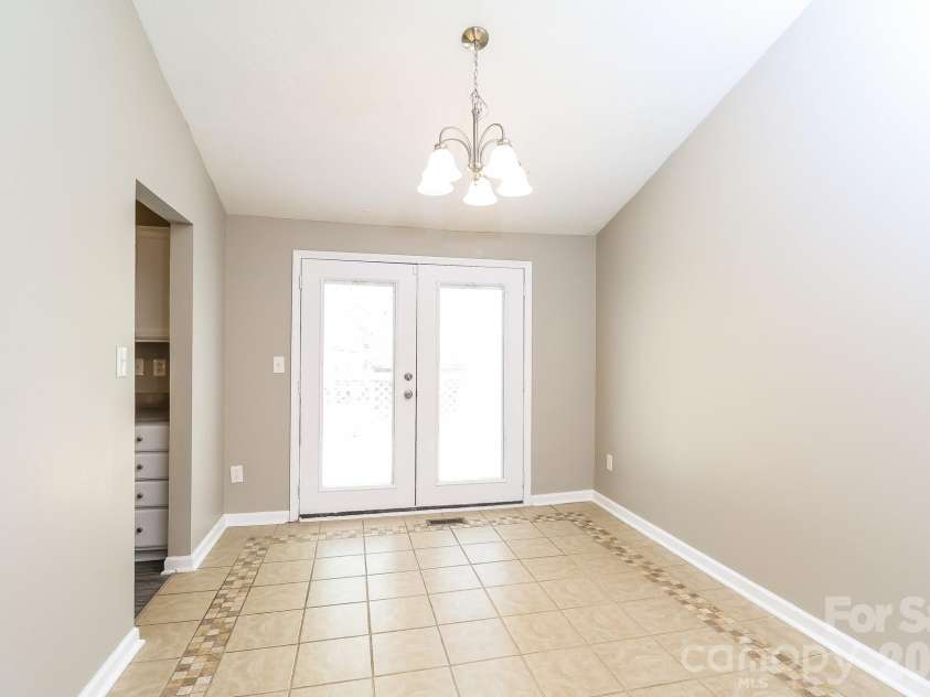9111 Touchstone Lane, Charlotte, NC 28227.  MLS# CAR4368246, YatesRealty ID 21289. 