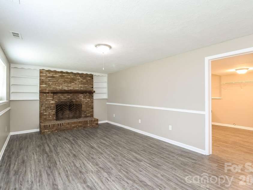 9111 Touchstone Lane, Charlotte, NC 28227.  MLS# CAR4368246, YatesRealty ID 21289. 