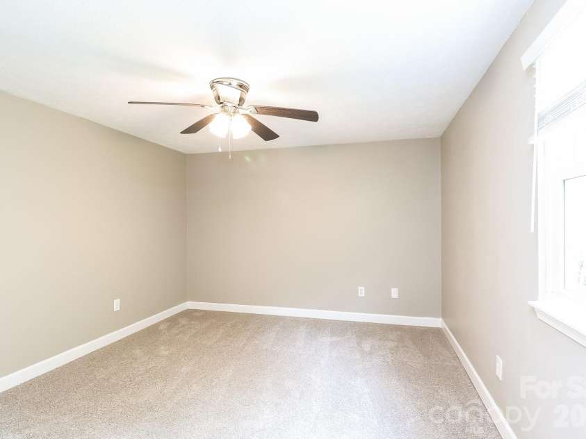 9111 Touchstone Lane, Charlotte, NC 28227.  MLS# CAR4368246, YatesRealty ID 21289. 