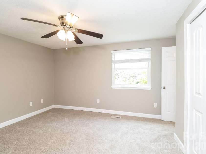 9111 Touchstone Lane, Charlotte, NC 28227.  MLS# CAR4368246, YatesRealty ID 21289. 