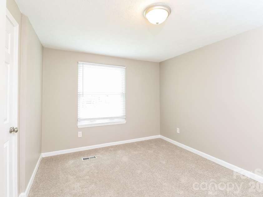 9111 Touchstone Lane, Charlotte, NC 28227.  MLS# CAR4368246, YatesRealty ID 21289. 