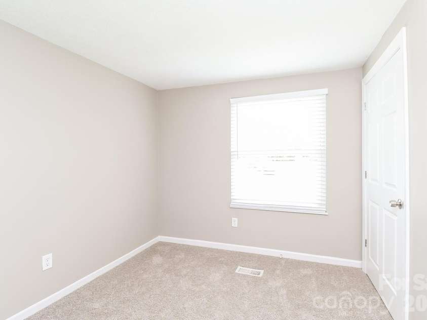 9111 Touchstone Lane, Charlotte, NC 28227.  MLS# CAR4368246, YatesRealty ID 21289. 