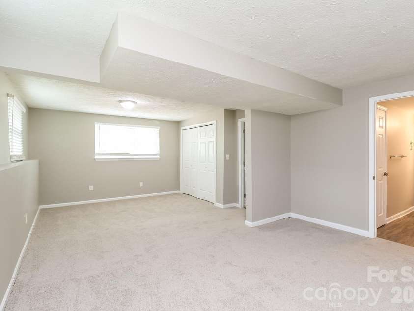 9111 Touchstone Lane, Charlotte, NC 28227.  MLS# CAR4368246, YatesRealty ID 21289. 