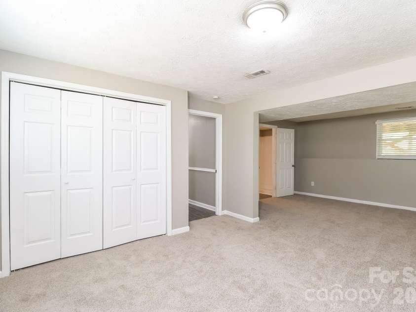 9111 Touchstone Lane, Charlotte, NC 28227.  MLS# CAR4368246, YatesRealty ID 21289. 