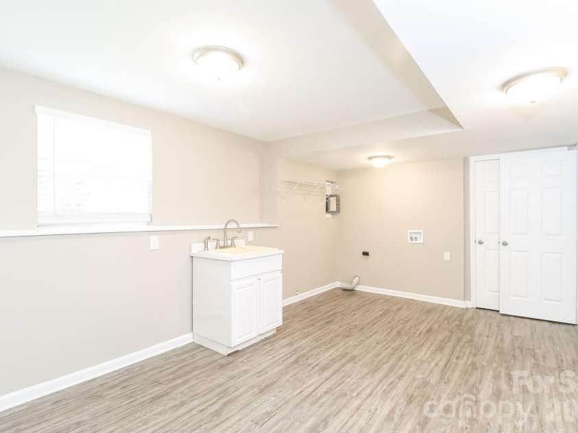 9111 Touchstone Lane, Charlotte, NC 28227.  MLS# CAR4368246, YatesRealty ID 21289. 