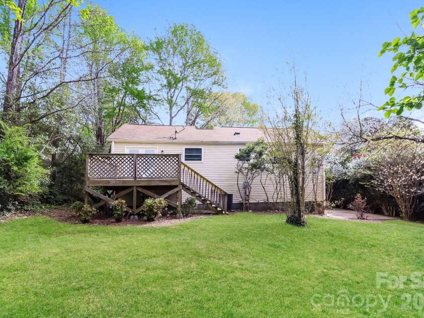 9111 Touchstone Lane, Charlotte, NC 28227.  MLS# CAR4368246, YatesRealty ID 21289. 