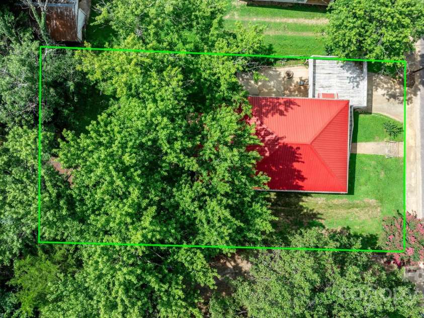 93 13th Street, Hickory, NC 28602.  MLS# CAR4166510, YatesRealty ID 2129. 