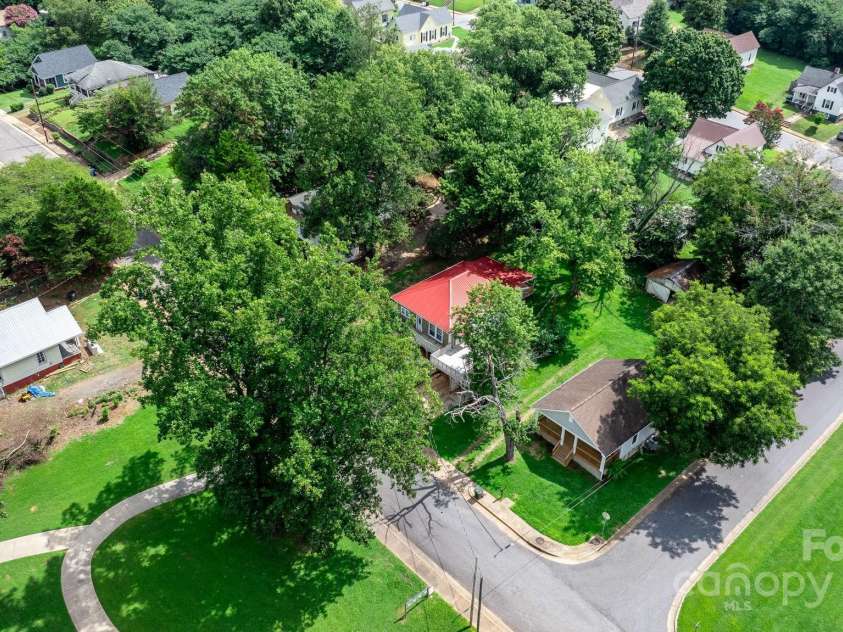 93 13th Street, Hickory, NC 28602.  MLS# CAR4166510, YatesRealty ID 2129. 