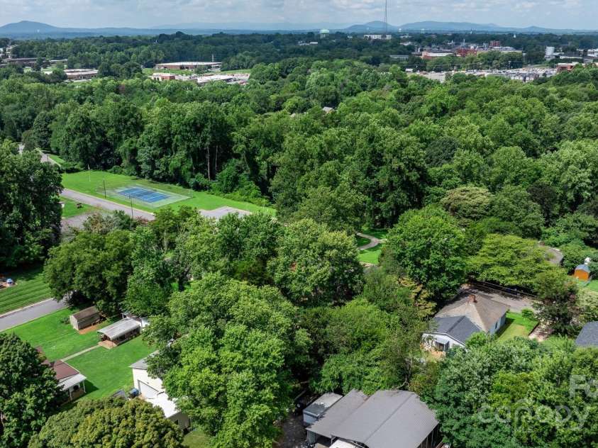 93 13th Street, Hickory, NC 28602.  MLS# CAR4166510, YatesRealty ID 2129. 