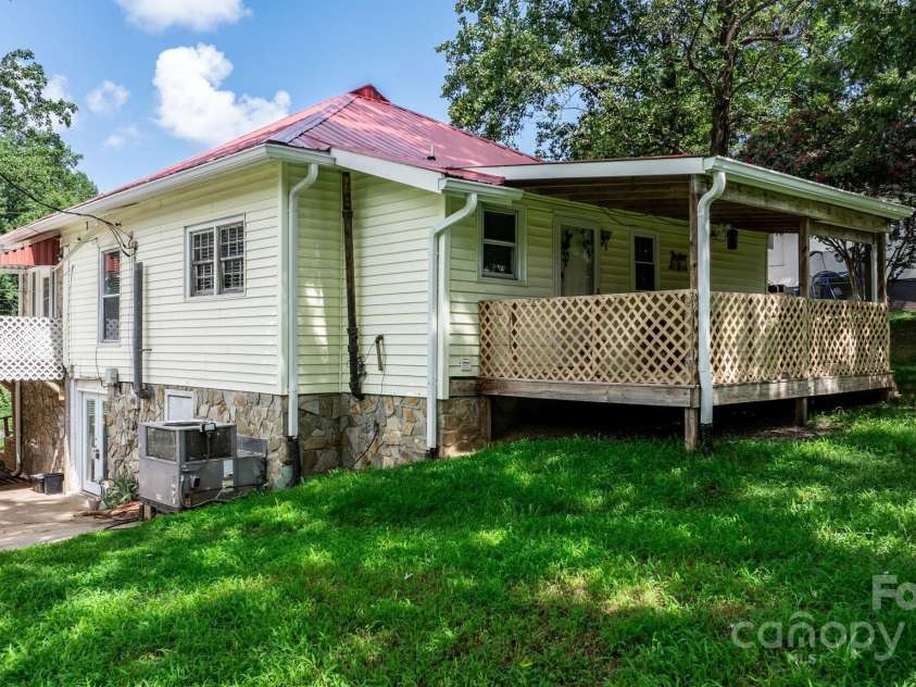 93 13th Street, Hickory, NC 28602.  MLS# CAR4166510, YatesRealty ID 2129. Back