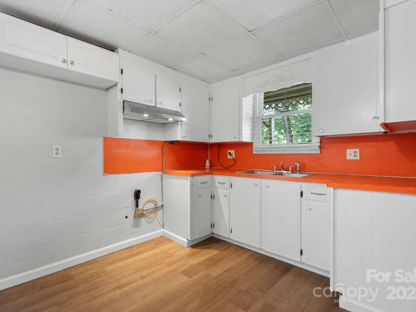 93 13th Street, Hickory, NC 28602.  MLS# CAR4166510, YatesRealty ID 2129. Basement Kitchen