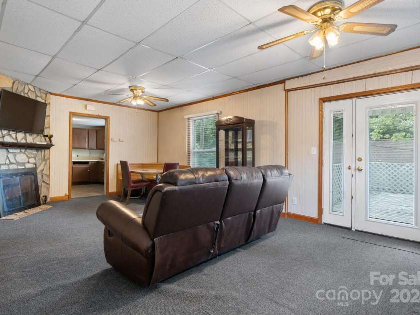 93 13th Street, Hickory, NC 28602.  MLS# CAR4166510, YatesRealty ID 2129. Dining area/Living room