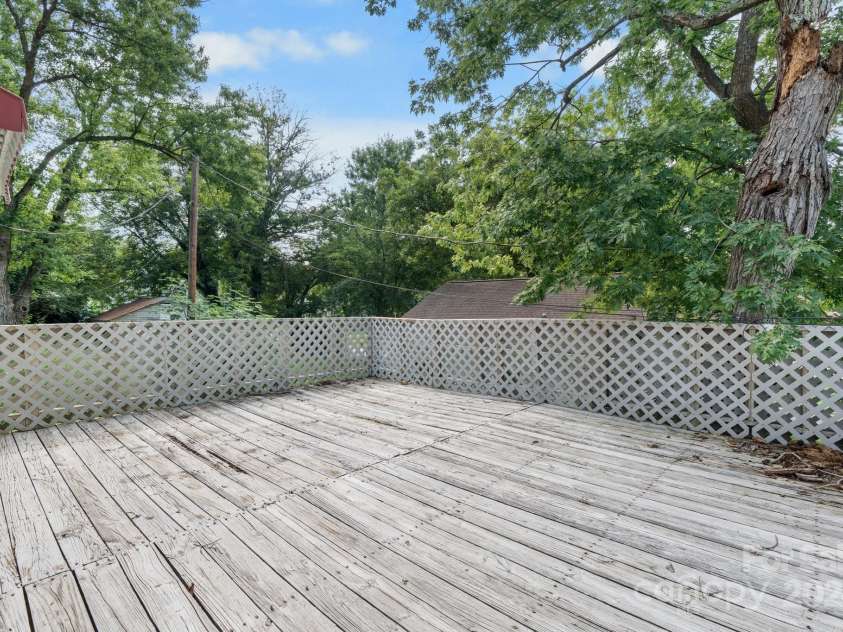 93 13th Street, Hickory, NC 28602.  MLS# CAR4166510, YatesRealty ID 2129. Front Deck