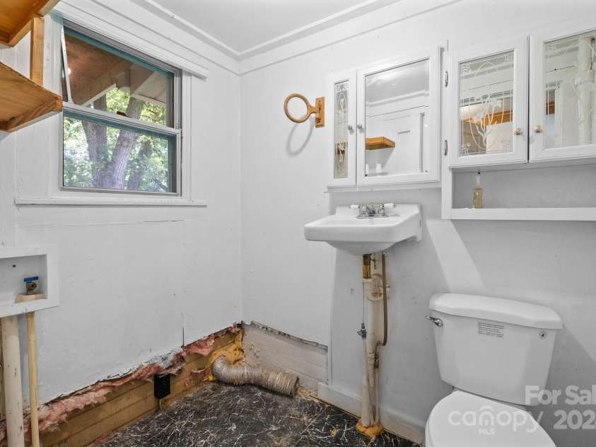 93 13th Street, Hickory, NC 28602.  MLS# CAR4166510, YatesRealty ID 2129. Half Bath and Laundry Main Level