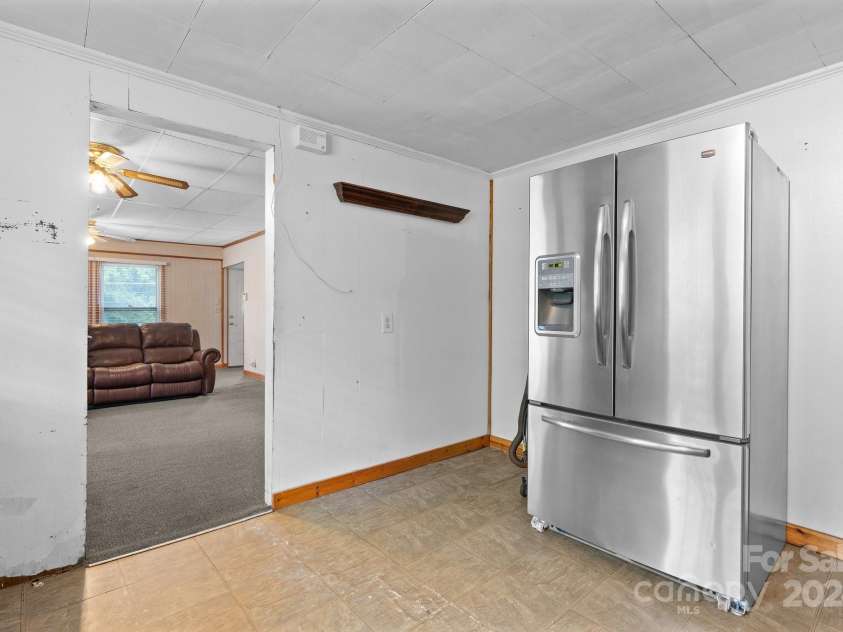 93 13th Street, Hickory, NC 28602.  MLS# CAR4166510, YatesRealty ID 2129. Kitchen