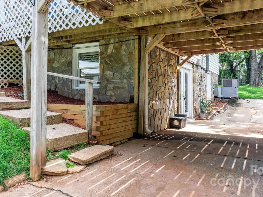 93 13th Street, Hickory, NC 28602.  MLS# CAR4166510, YatesRealty ID 2129. Parking/Basement enterance