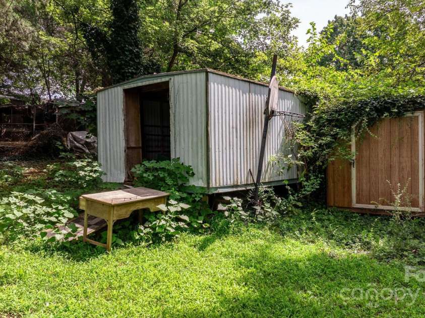 93 13th Street, Hickory, NC 28602.  MLS# CAR4166510, YatesRealty ID 2129. Sheds