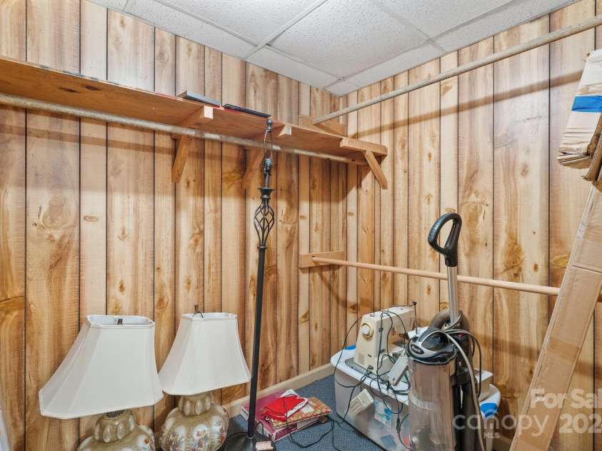 93 13th Street, Hickory, NC 28602.  MLS# CAR4166510, YatesRealty ID 2129. Walk-in Closet
