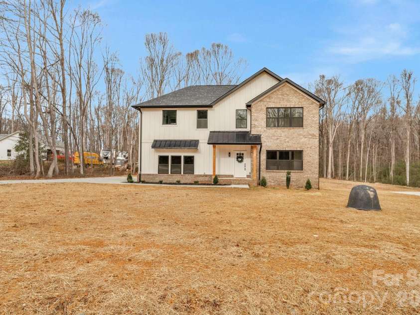 5002 Parkwood School Road, Waxhaw, NC 28173.  MLS# CAR4373585, YatesRealty ID 21290. 