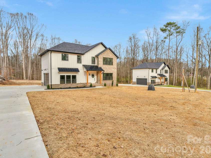 5002 Parkwood School Road, Waxhaw, NC 28173.  MLS# CAR4373585, YatesRealty ID 21290. 