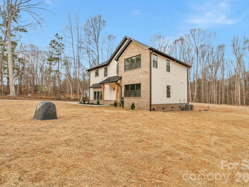 5002 Parkwood School Road, Waxhaw, NC 28173.  MLS# CAR4373585, YatesRealty ID 21290. 