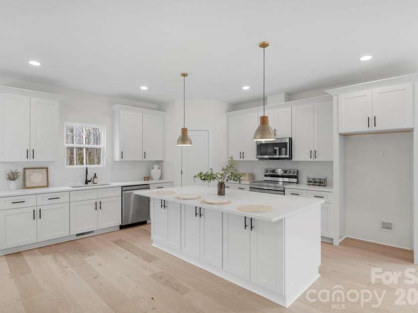 5002 Parkwood School Road, Waxhaw, NC 28173.  MLS# CAR4373585, YatesRealty ID 21290. 