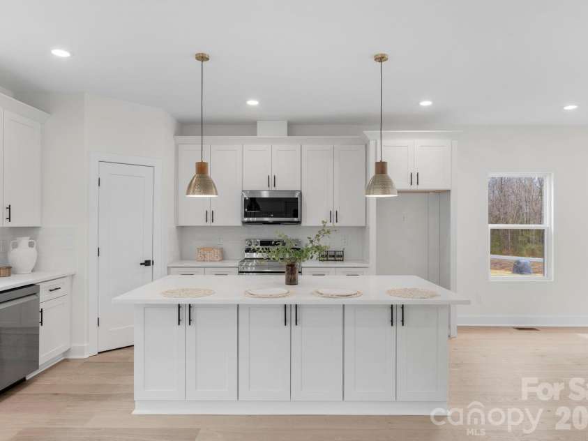 5002 Parkwood School Road, Waxhaw, NC 28173.  MLS# CAR4373585, YatesRealty ID 21290. 