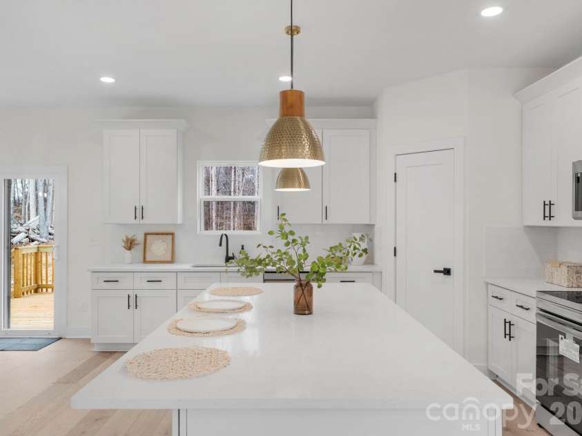 5002 Parkwood School Road, Waxhaw, NC 28173.  MLS# CAR4373585, YatesRealty ID 21290. 