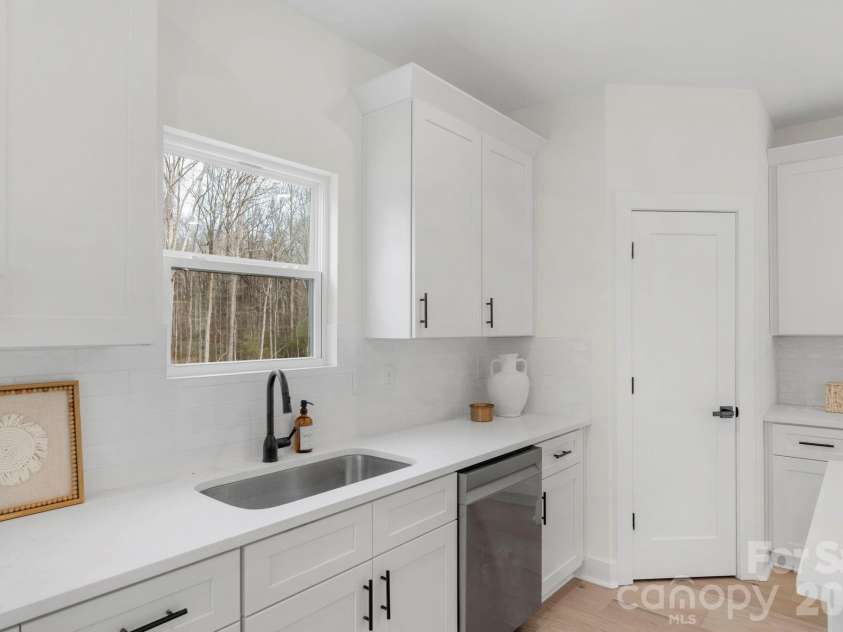 5002 Parkwood School Road, Waxhaw, NC 28173.  MLS# CAR4373585, YatesRealty ID 21290. 