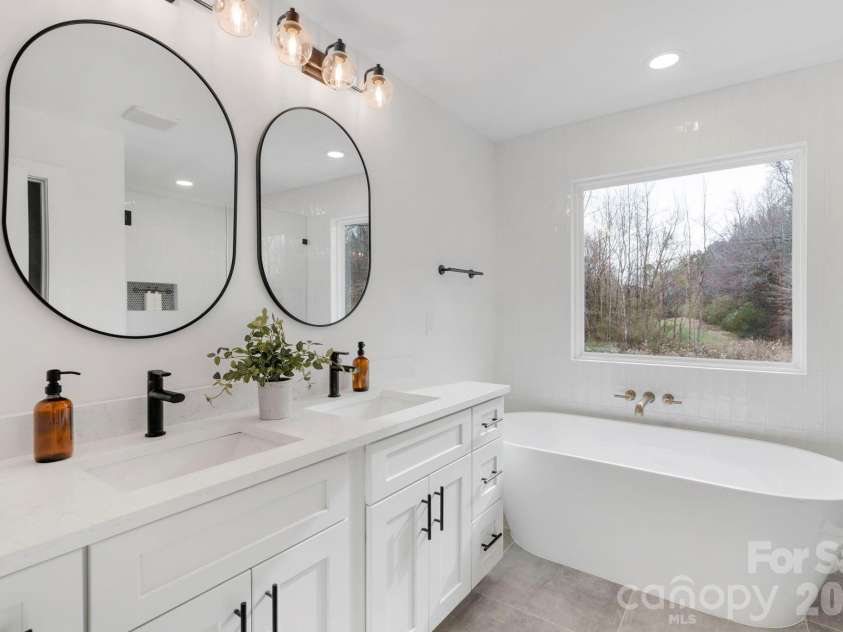 5002 Parkwood School Road, Waxhaw, NC 28173.  MLS# CAR4373585, YatesRealty ID 21290. 