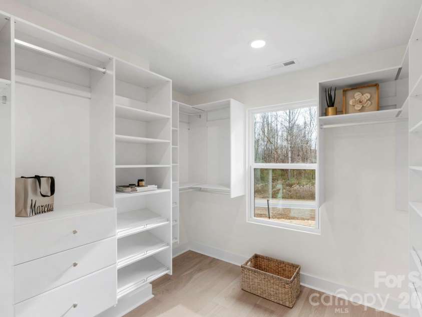 5002 Parkwood School Road, Waxhaw, NC 28173.  MLS# CAR4373585, YatesRealty ID 21290. 