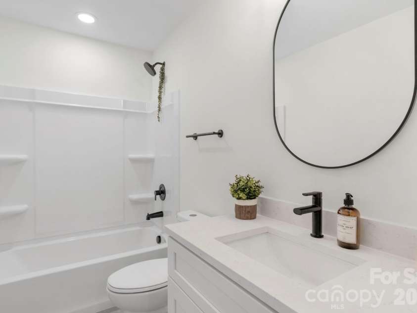 5002 Parkwood School Road, Waxhaw, NC 28173.  MLS# CAR4373585, YatesRealty ID 21290. 
