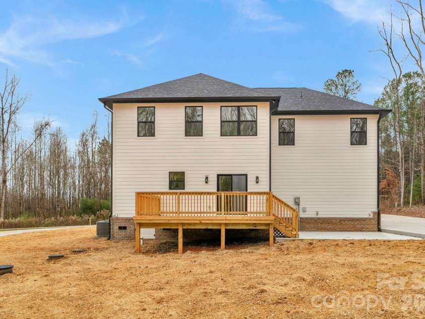 5002 Parkwood School Road, Waxhaw, NC 28173.  MLS# CAR4373585, YatesRealty ID 21290. 