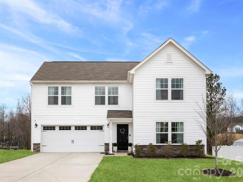 717 Lexington Drive, Albemarle, NC 28001.  MLS# CAR4345706, YatesRealty ID 21291. 