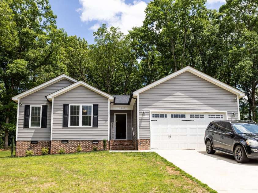 1005 8th Avenue, Conover, NC 28613.  MLS# CAR4273753, YatesRealty ID 21292. 