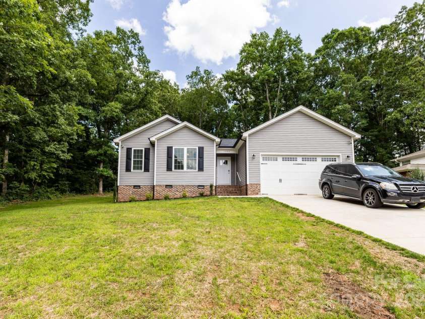 1005 8th Avenue, Conover, NC 28613.  MLS# CAR4273753, YatesRealty ID 21292. 