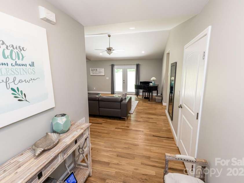 1005 8th Avenue, Conover, NC 28613.  MLS# CAR4273753, YatesRealty ID 21292. 