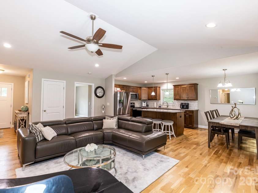 1005 8th Avenue, Conover, NC 28613.  MLS# CAR4273753, YatesRealty ID 21292. 