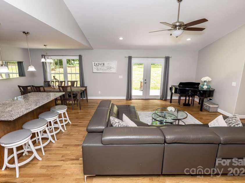 1005 8th Avenue, Conover, NC 28613.  MLS# CAR4273753, YatesRealty ID 21292. 