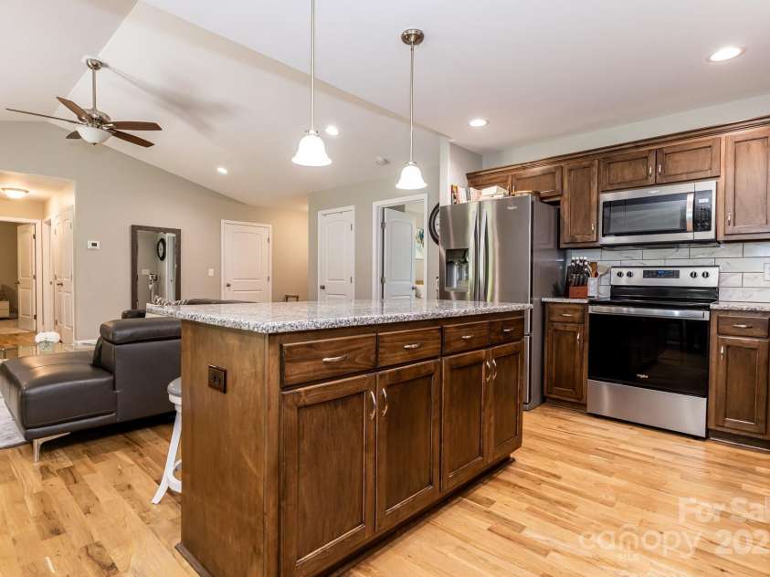 1005 8th Avenue, Conover, NC 28613.  MLS# CAR4273753, YatesRealty ID 21292. 