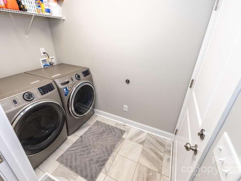 1005 8th Avenue, Conover, NC 28613.  MLS# CAR4273753, YatesRealty ID 21292. 