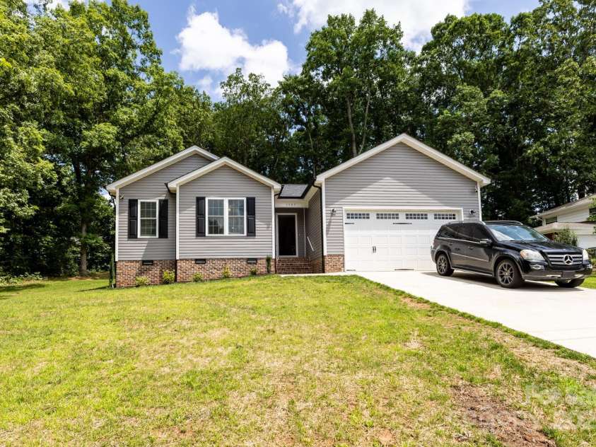 1005 8th Avenue, Conover, NC 28613.  MLS# CAR4273753, YatesRealty ID 21292. 