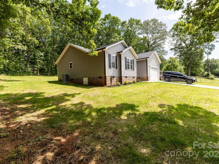 1005 8th Avenue, Conover, NC 28613.  MLS# CAR4273753, YatesRealty ID 21292. 