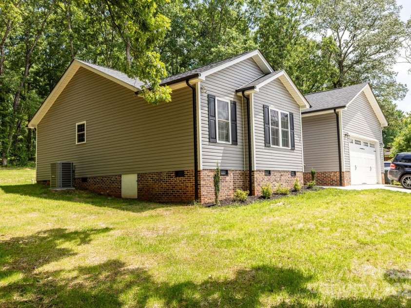 1005 8th Avenue, Conover, NC 28613.  MLS# CAR4273753, YatesRealty ID 21292. 