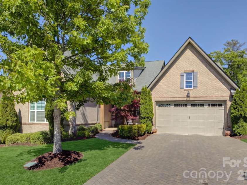 15512 Aviary Orchard Way, Charlotte, NC 28278.  MLS# CAR4372360, YatesRealty ID 21293. Stunning golf course home