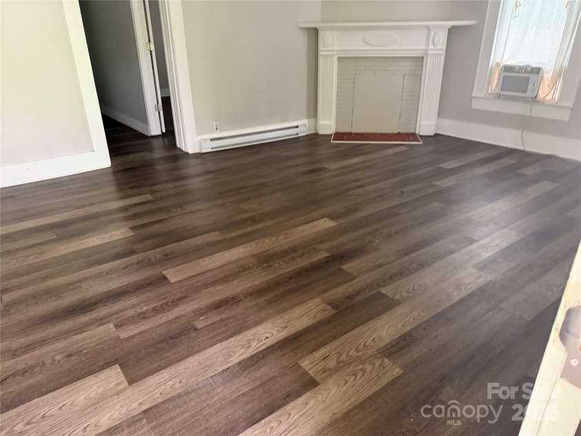 407 Davidson Street, Thomasville, NC 27360.  MLS# CAR4273822, YatesRealty ID 21294. 