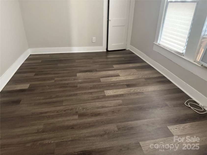 407 Davidson Street, Thomasville, NC 27360.  MLS# CAR4273822, YatesRealty ID 21294. 