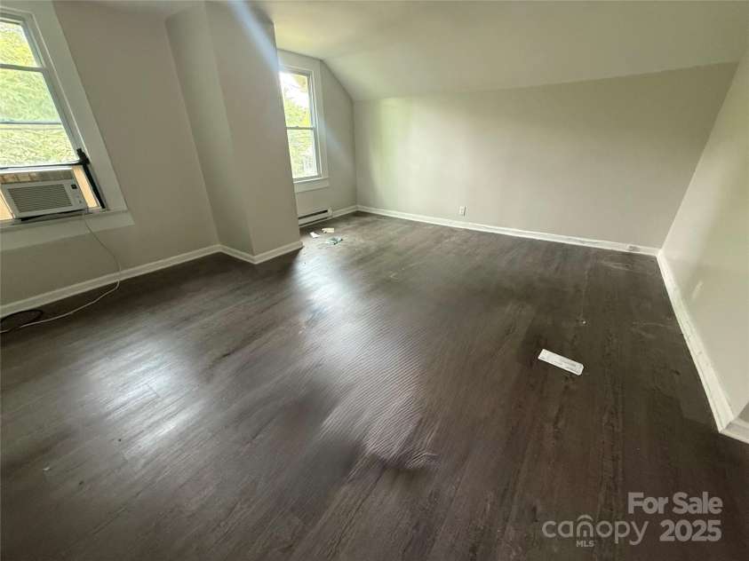 407 Davidson Street, Thomasville, NC 27360.  MLS# CAR4273822, YatesRealty ID 21294. 