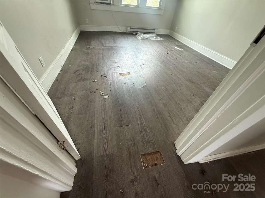 407 Davidson Street, Thomasville, NC 27360.  MLS# CAR4273822, YatesRealty ID 21294. 